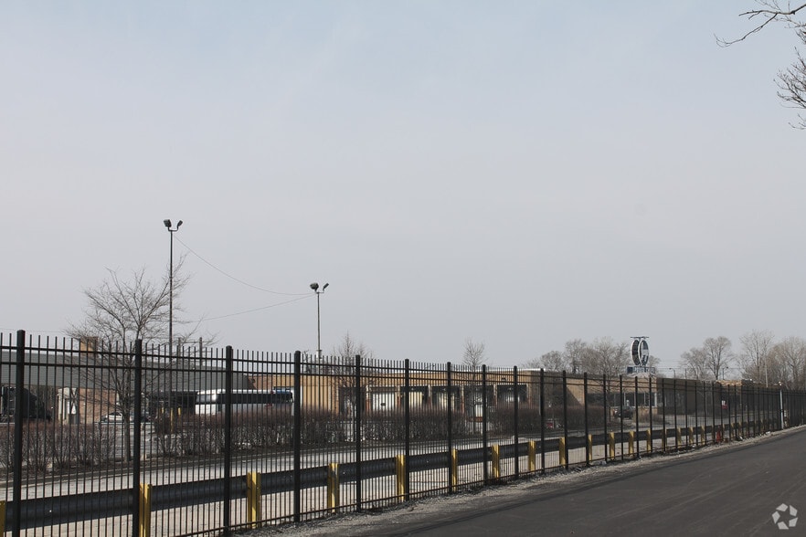 825 E 99th St, Chicago, IL for lease - Building Photo - Image 2 of 8