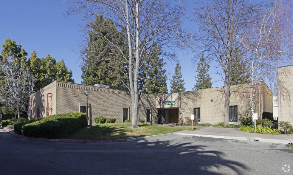 Mercury Drive Life Science portefeuille de 2 propriétés à vendre sur LoopNet.ca - Photo du bâtiment - Image 2 de 4