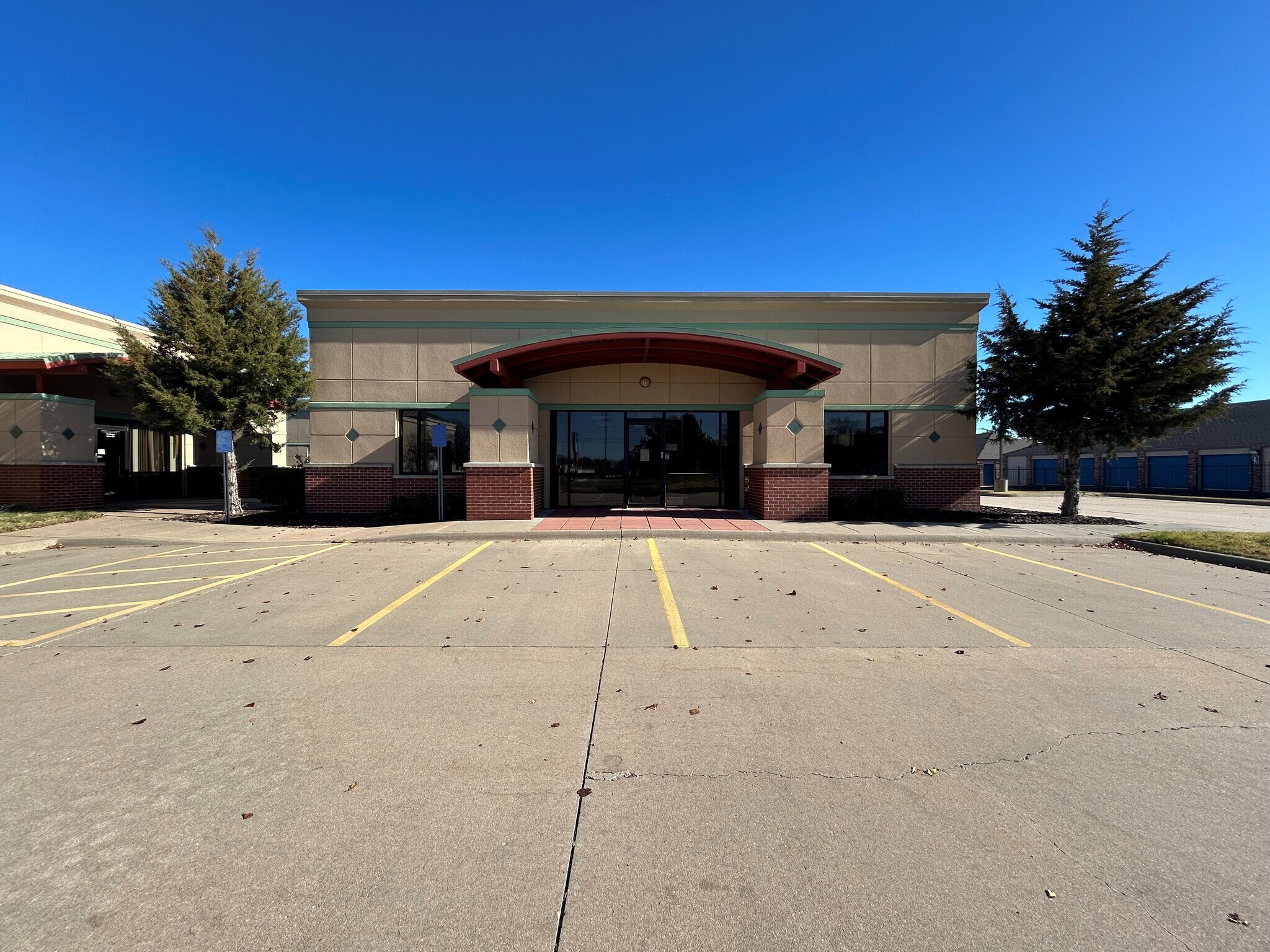 2118 N Tyler Rd, Wichita, KS à louer Photo du bâtiment- Image 1 de 4
