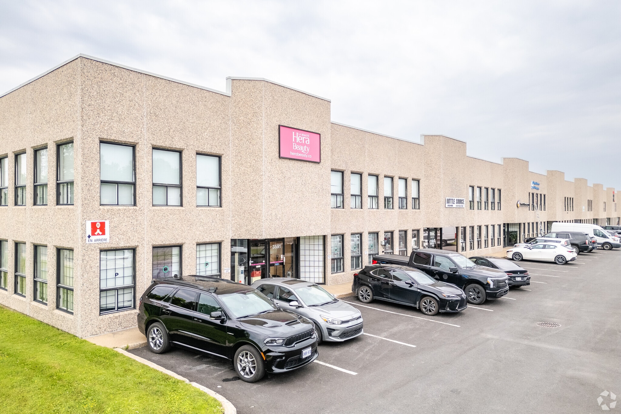 3539-3591 Rue Ashby, Saint-Laurent, QC for lease Primary Photo- Image 1 of 7