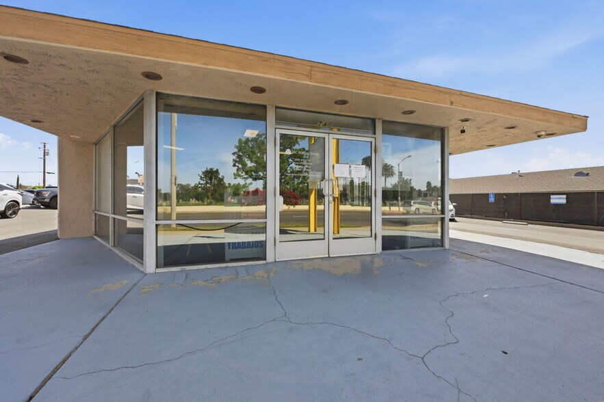 746 N Mountain Ave, Ontario, CA à louer - Photo du bâtiment - Image 2 de 64