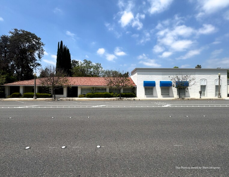 2065-2095 Huntington Dr, San Marino, CA à louer - Photo du bâtiment - Image 1 de 11