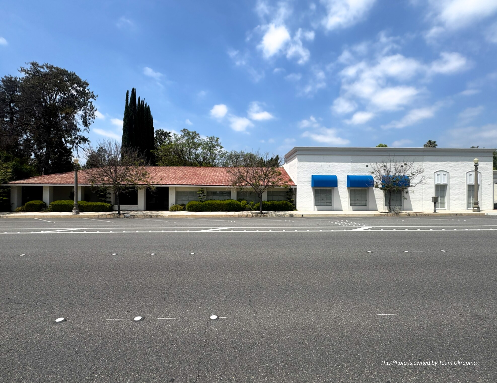 2065-2095 Huntington Dr, San Marino, CA à louer Photo du bâtiment- Image 1 de 12