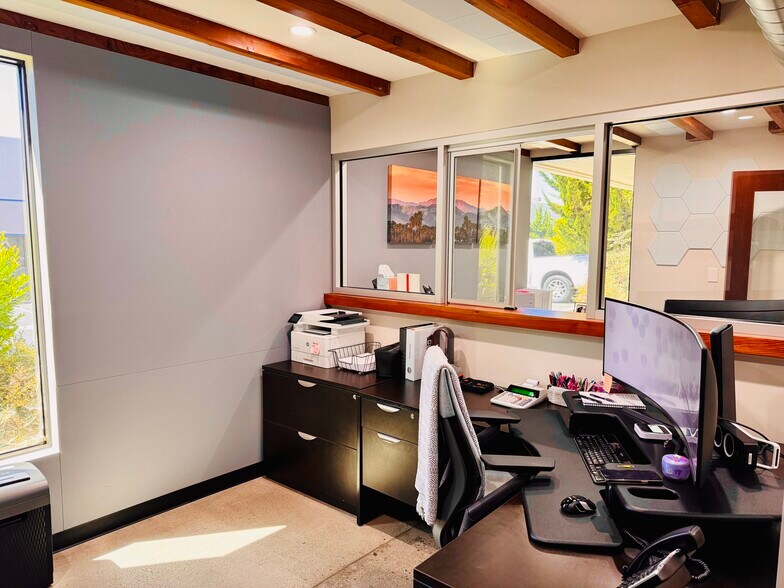 2368 Eastman Ave, Ventura, CA à vendre - Photo intérieure - Image 3 de 9