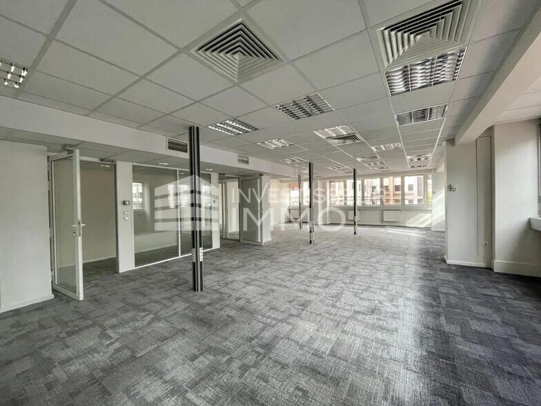 Bureau dans Fontenay-sous-Bois à louer - Photo du bâtiment - Image 1 de 10