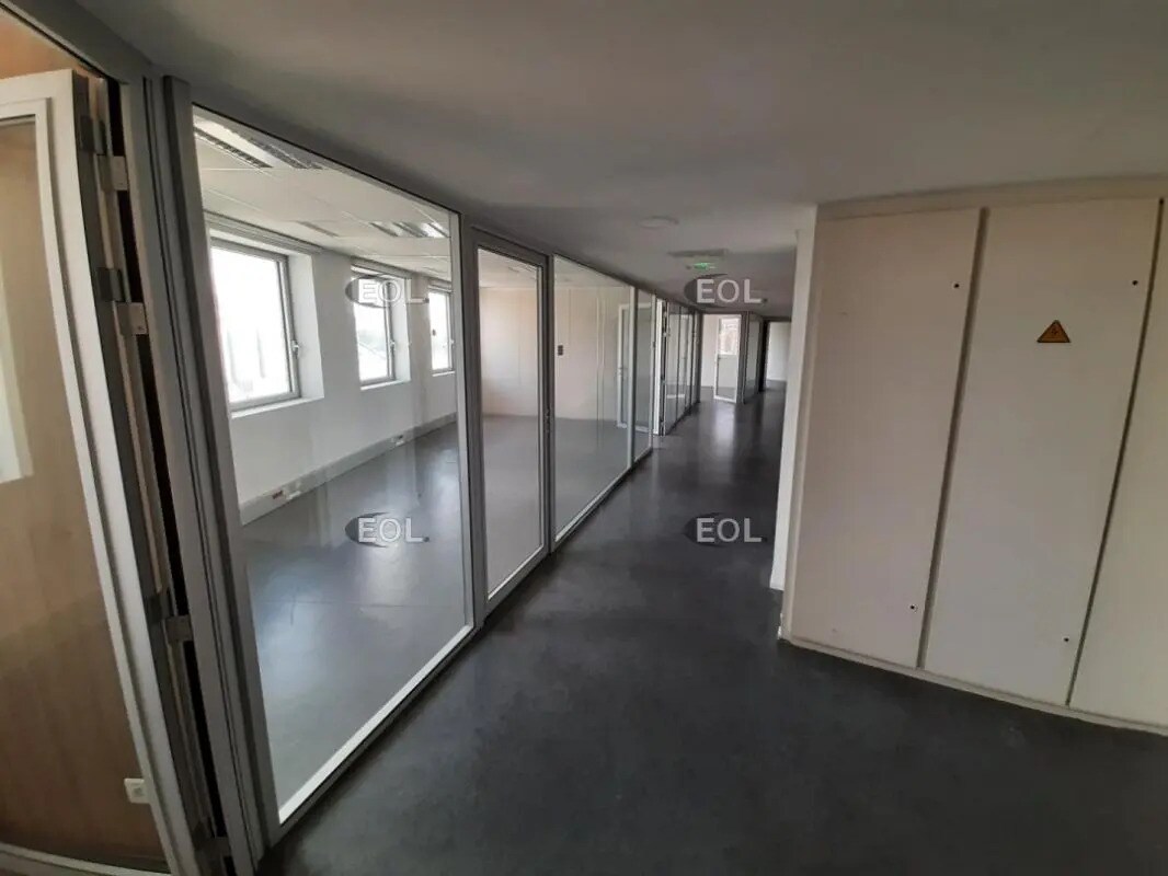 Office in Ivry-sur-Seine for lease Building Photo- Image 1 of 6