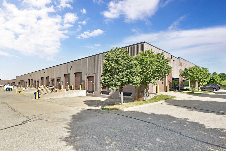 670 E Travelers Trl E, Burnsville, MN for lease - Building Photo - Image 2 of 4