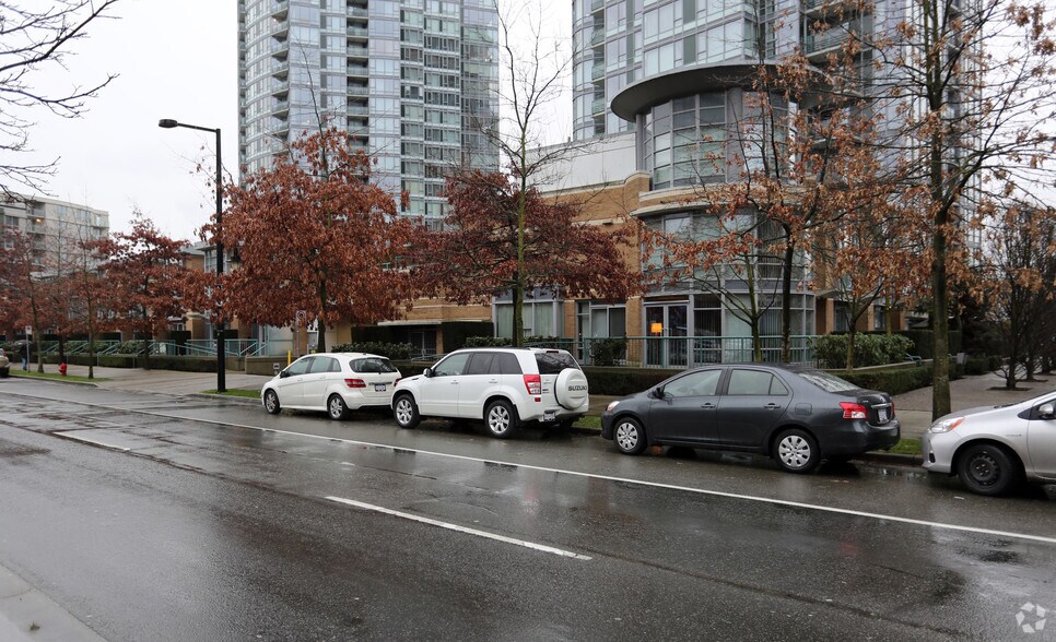 1032 Pacific Blvd, Vancouver, BC for lease - Building Photo - Image 2 of 3