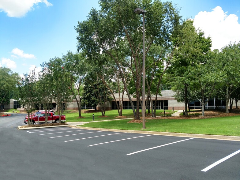 Atlanta Airport Portfolio portfolio of 4 properties for sale on LoopNet.ca - Primary Photo - Image 3 of 11