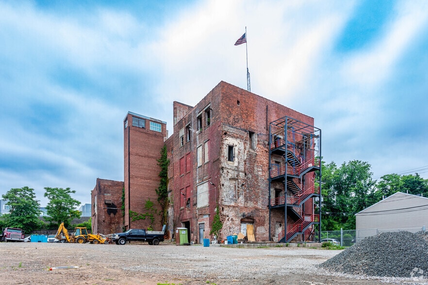 63 Governor St, Paterson, NJ for lease - Building Photo - Image 3 of 10