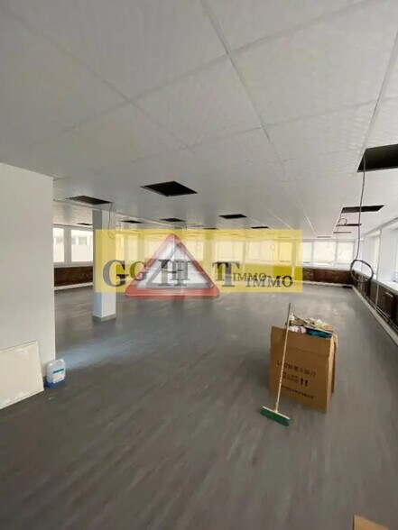 Office in Thiais for lease - Interior Photo - Image 1 of 3