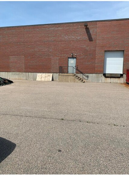 115 Shawmut Rd, Canton, MA à louer - Photo du bâtiment - Image 2 de 3