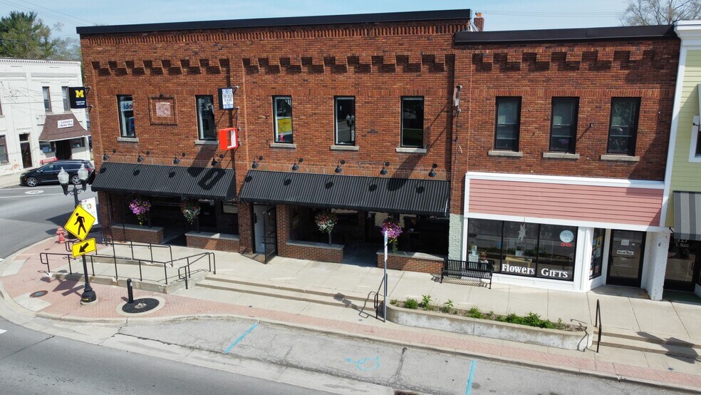 103-109 E Main St, Pinckney, MI for lease - Building Photo - Image 1 of 2