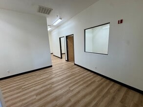1300 N Boulder Hwy, Henderson, NV for lease Interior Photo- Image 2 of 10