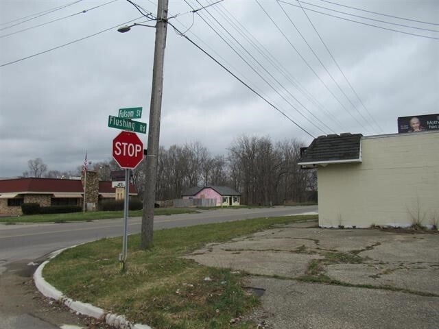 3026 Flushing Rd, Flint, MI à vendre - Photo du bâtiment - Image 2 de 6