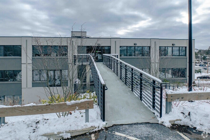 235 Bear Hill Rd, Waltham, MA for sale - Building Photo - Image 3 of 5