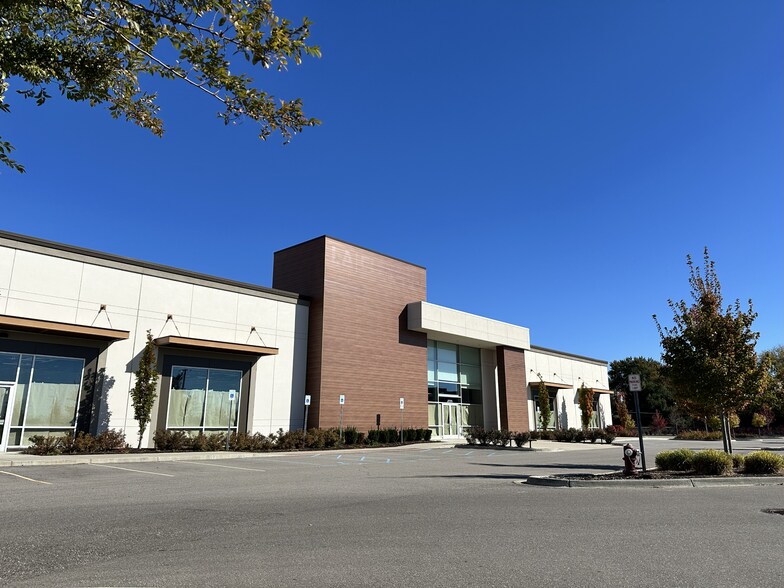 37270 Van Dyke Ave, Sterling Heights, MI à louer - Photo du bâtiment - Image 1 de 3