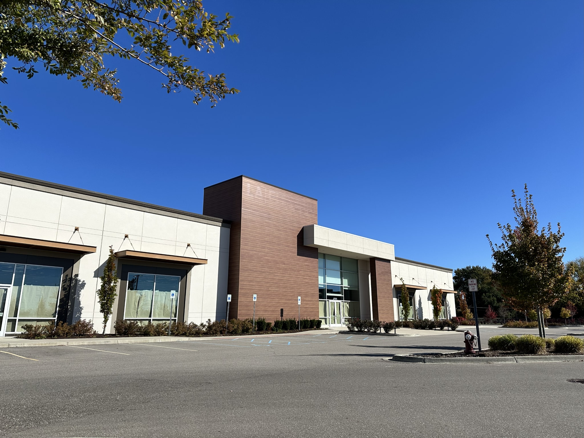 37270 Van Dyke Ave, Sterling Heights, MI for lease Building Photo- Image 1 of 4