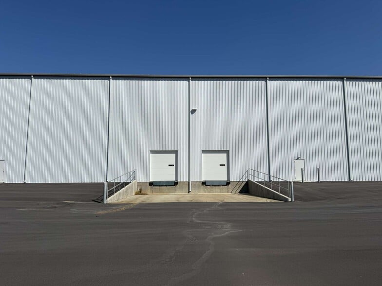 2057 Weeks Rd, Fayetteville, NC for lease - Building Photo - Image 3 of 5