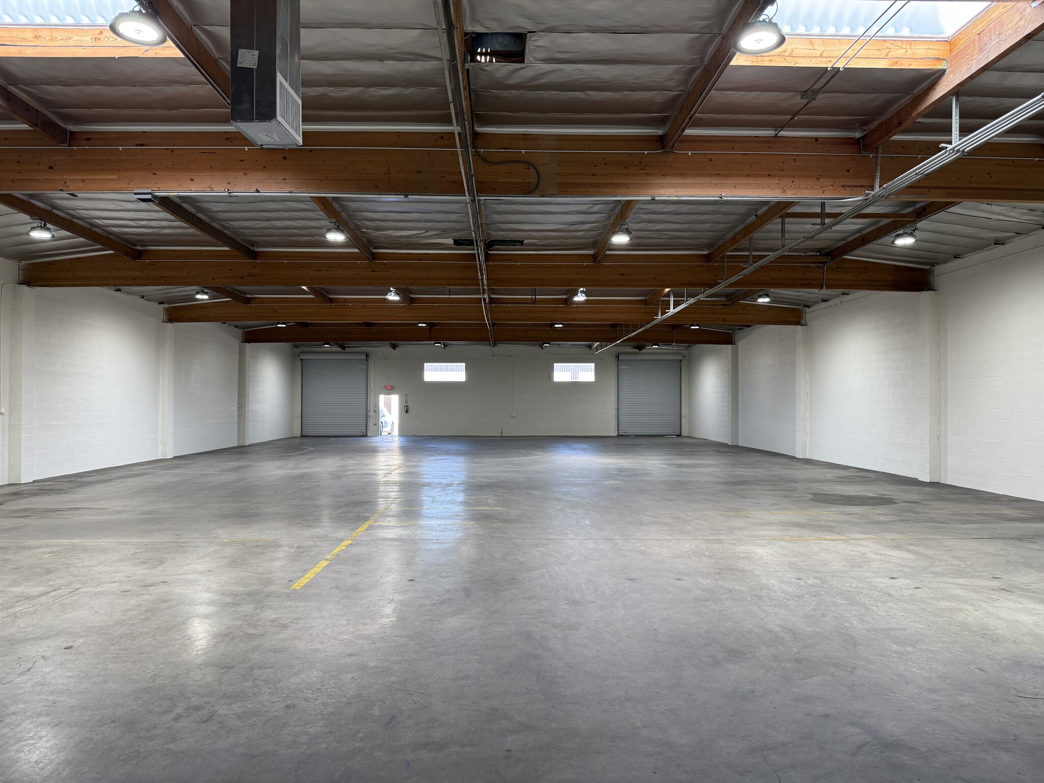 8930 Quartz Ave, Northridge, CA for lease Interior Photo- Image 1 of 2