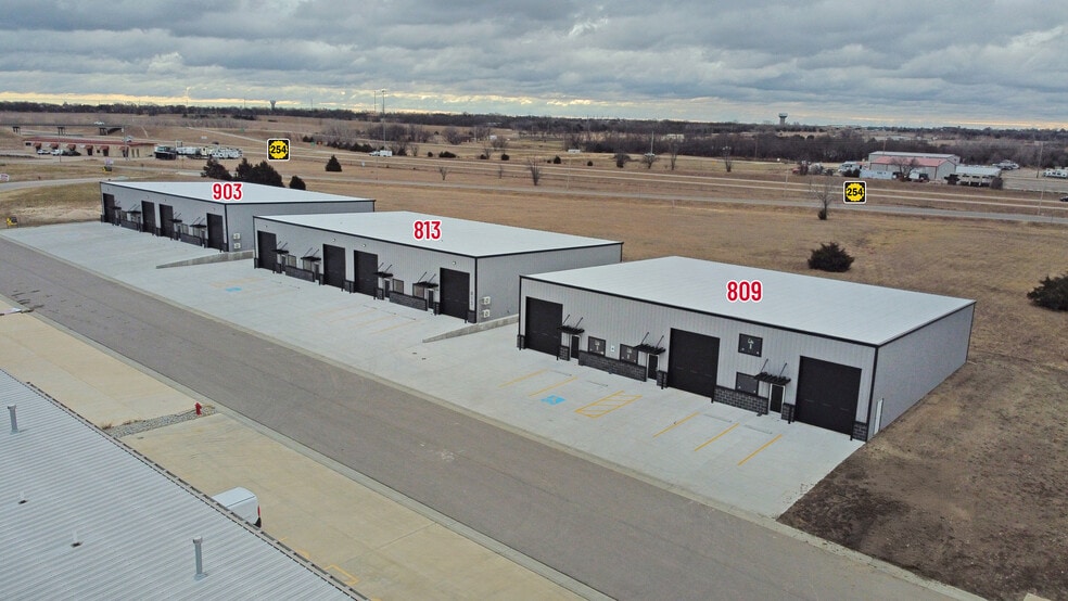 813 Venture ct, Kechi, KS for lease - Primary Photo - Image 1 of 3