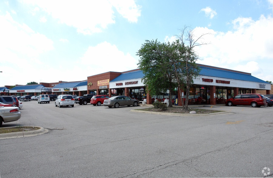 355-385 W Northwest Hwy, Palatine, IL for lease - Building Photo - Image 1 of 21