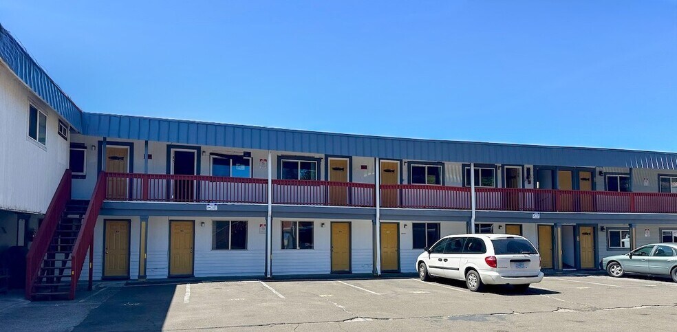 126 Spruce St E, Ilwaco, WA à vendre - Photo du bâtiment - Image 2 de 25