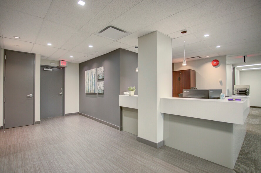1509 Centre St SW, Calgary, AB for lease - Interior Photo - Image 1 of 5