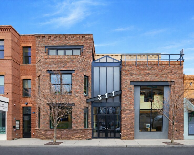 Flagship Main Street Asset portefeuille de 5 propriétés à vendre sur LoopNet.ca - Photo du bâtiment - Image 3 de 22