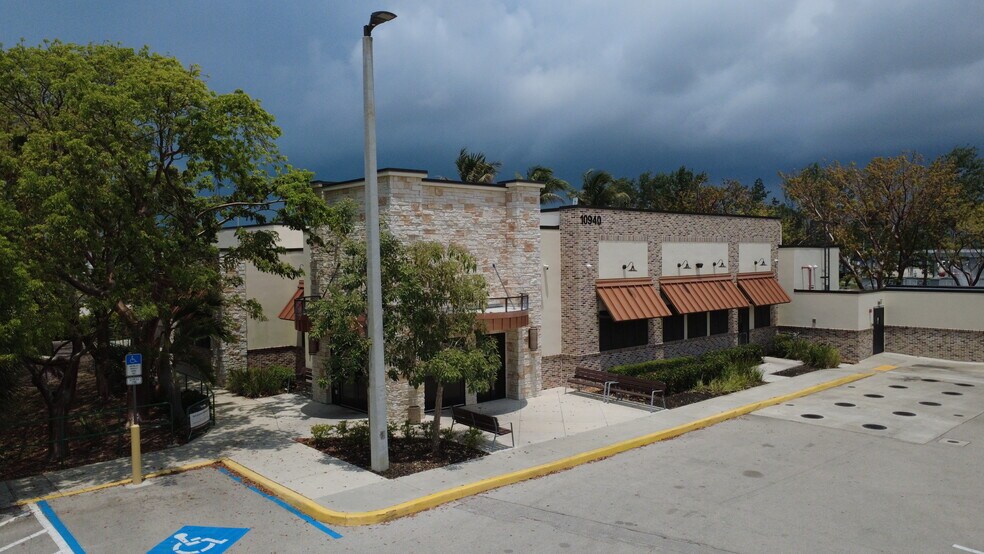 10940 Tamiami Trl N, Naples, FL à louer - Photo du bâtiment - Image 2 de 9