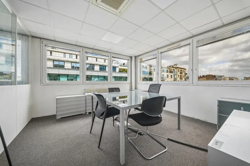 Office in Montrouge for lease - Interior Photo - Image 2 of 16