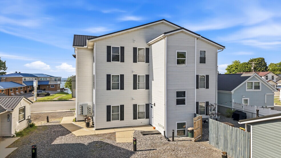 5214 Old Lake Rd, Geneva, OH à vendre - Photo du bâtiment - Image 2 de 51
