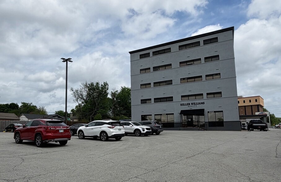 2651 E 21st St, Tulsa, OK for lease - Building Photo - Image 3 of 6