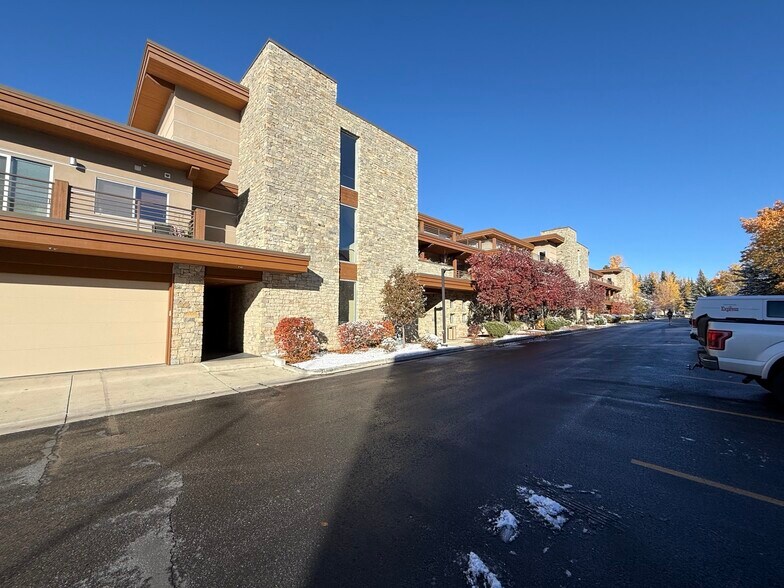 110 Lindsay Cir, Ketchum, ID à louer - Photo du bâtiment - Image 2 de 2