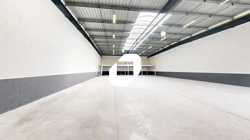 Flex in Bezons for lease - Interior Photo - Image 2 of 8