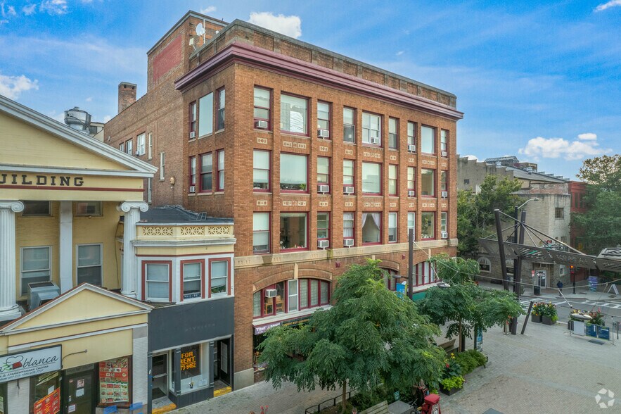 111 E State St, Ithaca, NY à louer - Photo du bâtiment - Image 2 de 13