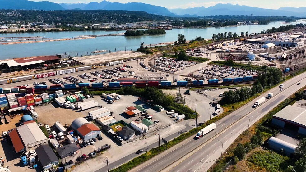 13163-13181 116 Av, Surrey, BC à vendre - Vidéo sur l’inscription commerciale - Image 2 de 23