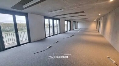 Office in Lyon for lease Interior Photo- Image 1 of 9