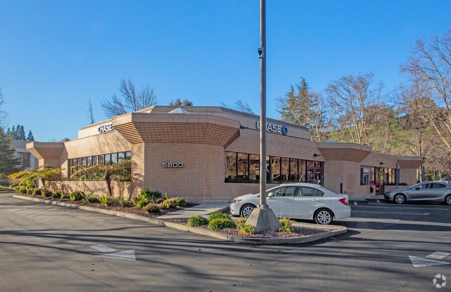5800 Stoneridge Mall Rd, Pleasanton, CA à vendre - Photo du bâtiment - Image 2 de 12