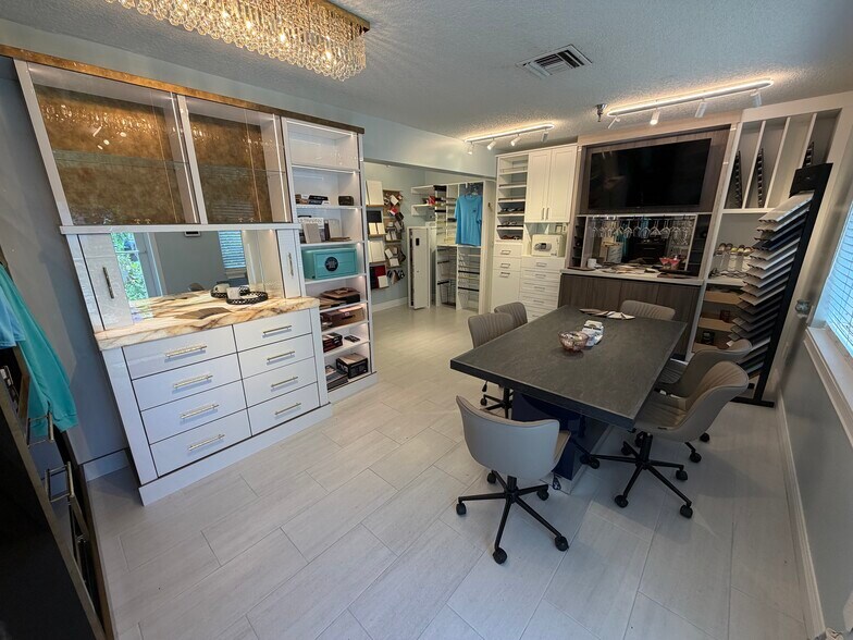 1312 Commerce Ln, Jupiter, FL à louer - Photo du bâtiment - Image 3 de 10