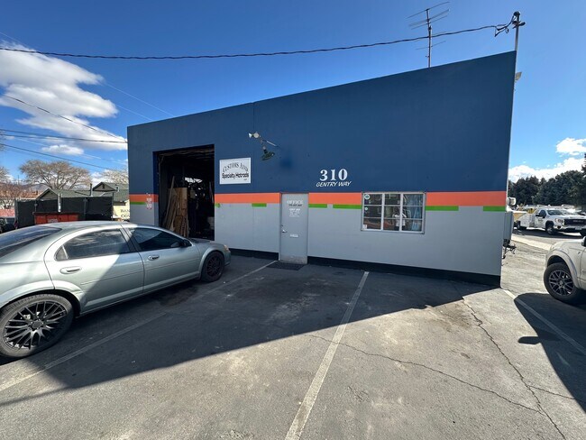 Plus de détails pour 310 Gentry Way, Reno, NV - Commerce de détail à vendre