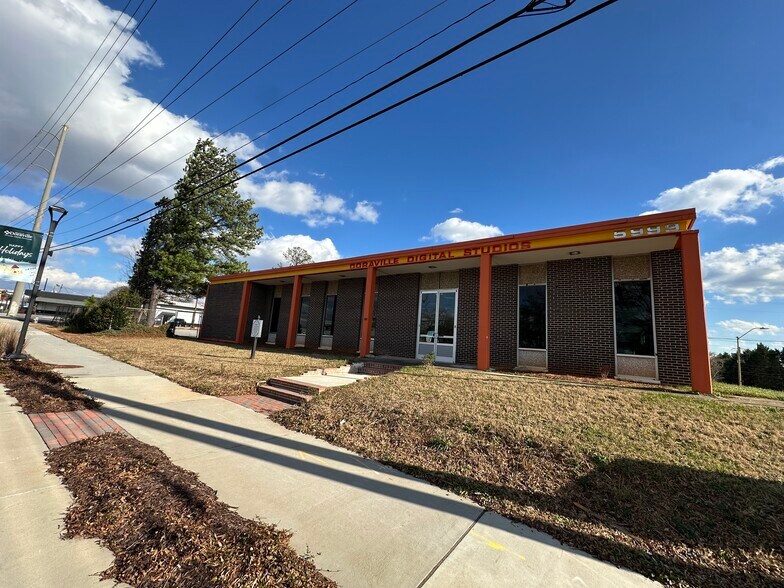 5999 New Peachtree Rd, Doraville, GA à louer - Photo du bâtiment - Image 3 de 16