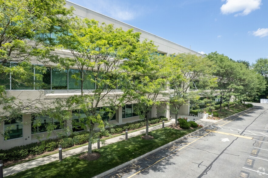 155 Chestnut Ridge Rd, Montvale, NJ for lease - Building Photo - Image 1 of 6