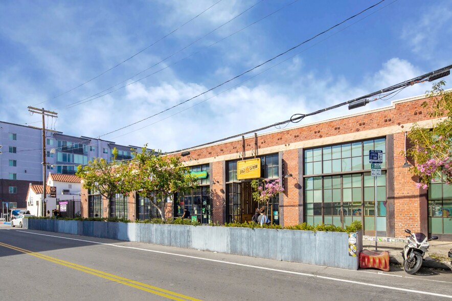 821-835 E 3rd St, Los Angeles, CA à louer - Photo du bâtiment - Image 3 de 24