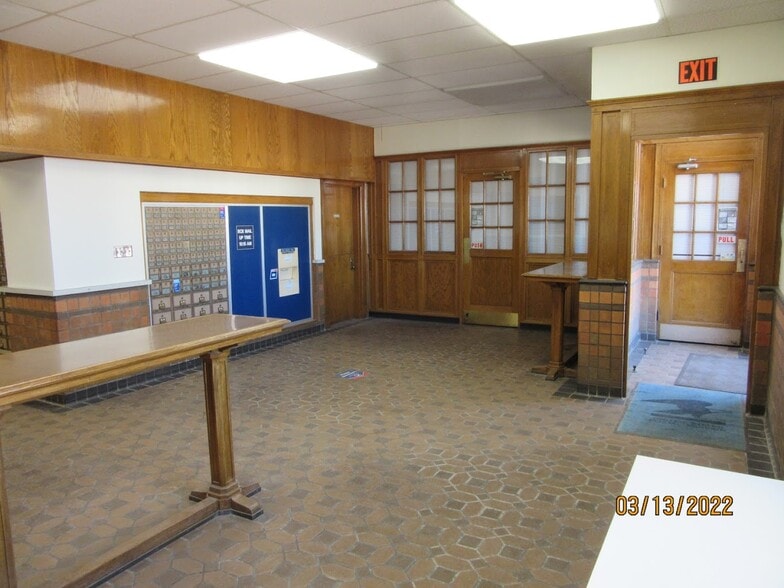 203 W Blackwell Ave, Blackwell, OK for lease - Interior Photo - Image 2 of 3