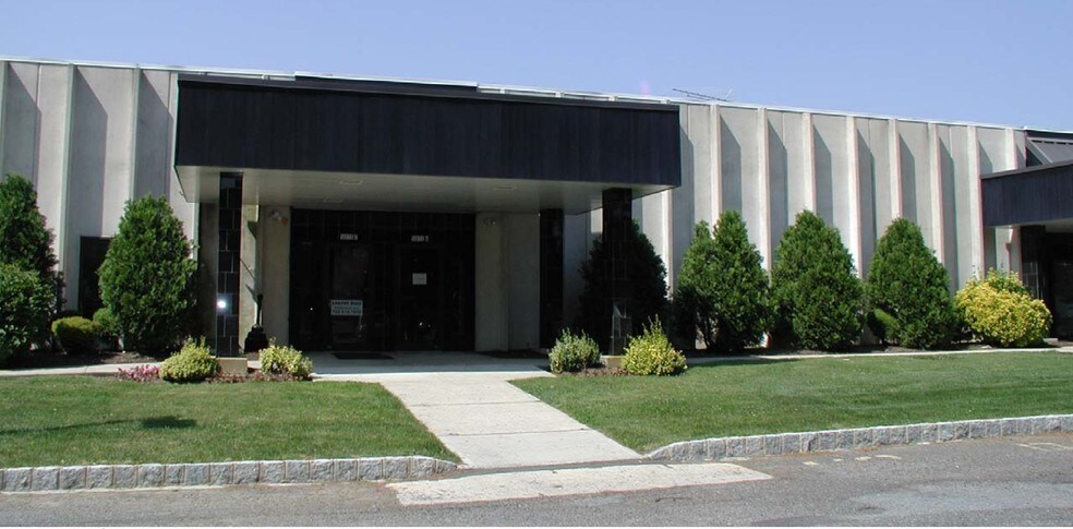 920-922 State Route 33, Freehold, NJ for sale - Building Photo - Image 1 of 1