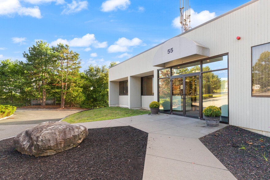 55 Tozer Rd, Beverly, MA for lease - Building Photo - Image 3 of 12
