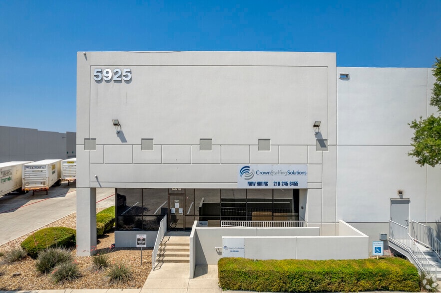 5925 Tri County Pky, Schertz, TX for lease - Building Photo - Image 2 of 5