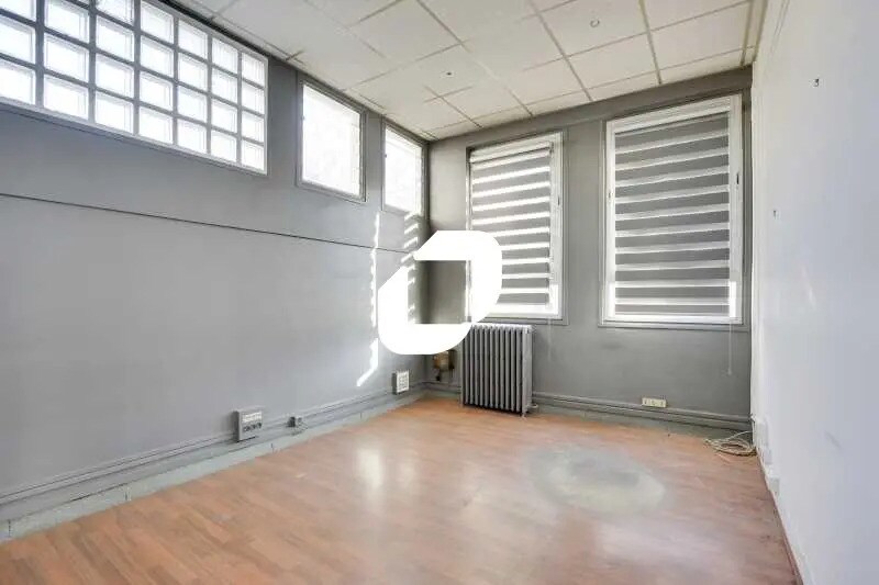 Flex in Courbevoie for sale - Interior Photo - Image 2 of 10