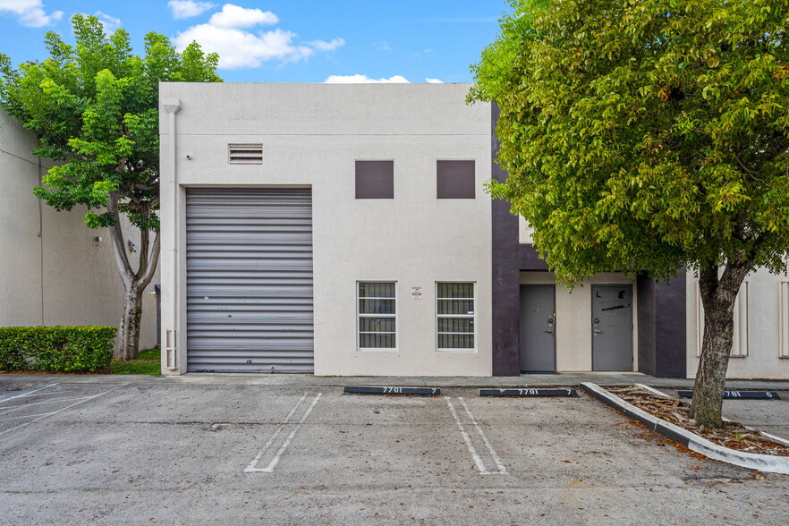 7701 W 26th Ave, Hialeah, FL for lease - Building Photo - Image 2 of 23
